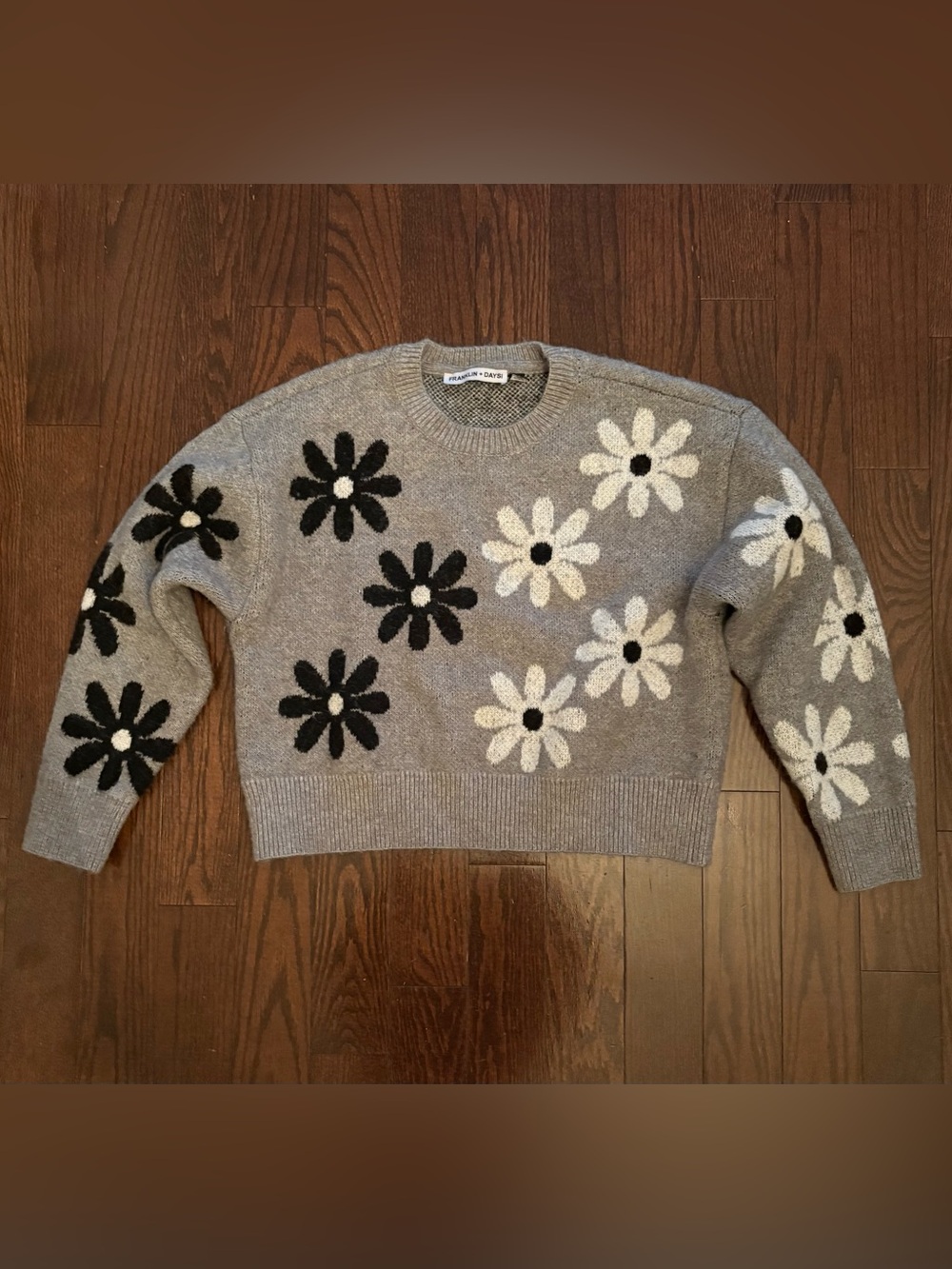 FRANKLIN + DAYSI FLOWER SWEATER